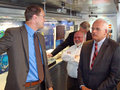 Auf Erkundungstour im BIOTechnikum Peter Bleser, Parlamentarischer Staatssekretär, mit Bürgermeister Herbert Hilken und Dr. Martin Brenndörfer, projektbegleitender Wissenschaftler, auf Erkundungstour im BIOTechnikum (v. r.)